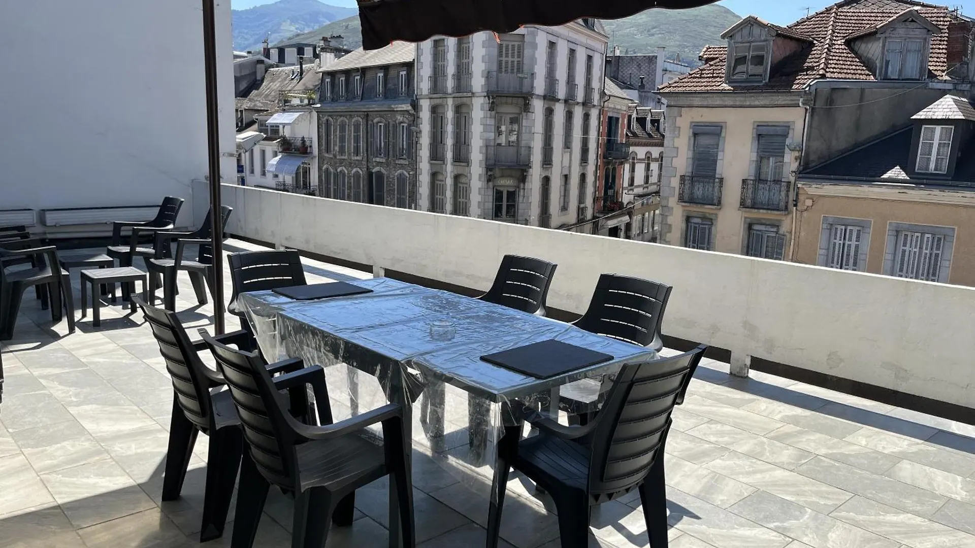 Appartement Le Soleil 140 M2 Climatise Parking Prive Proche Sanctuaires Lourdes 0*,  Frankrig