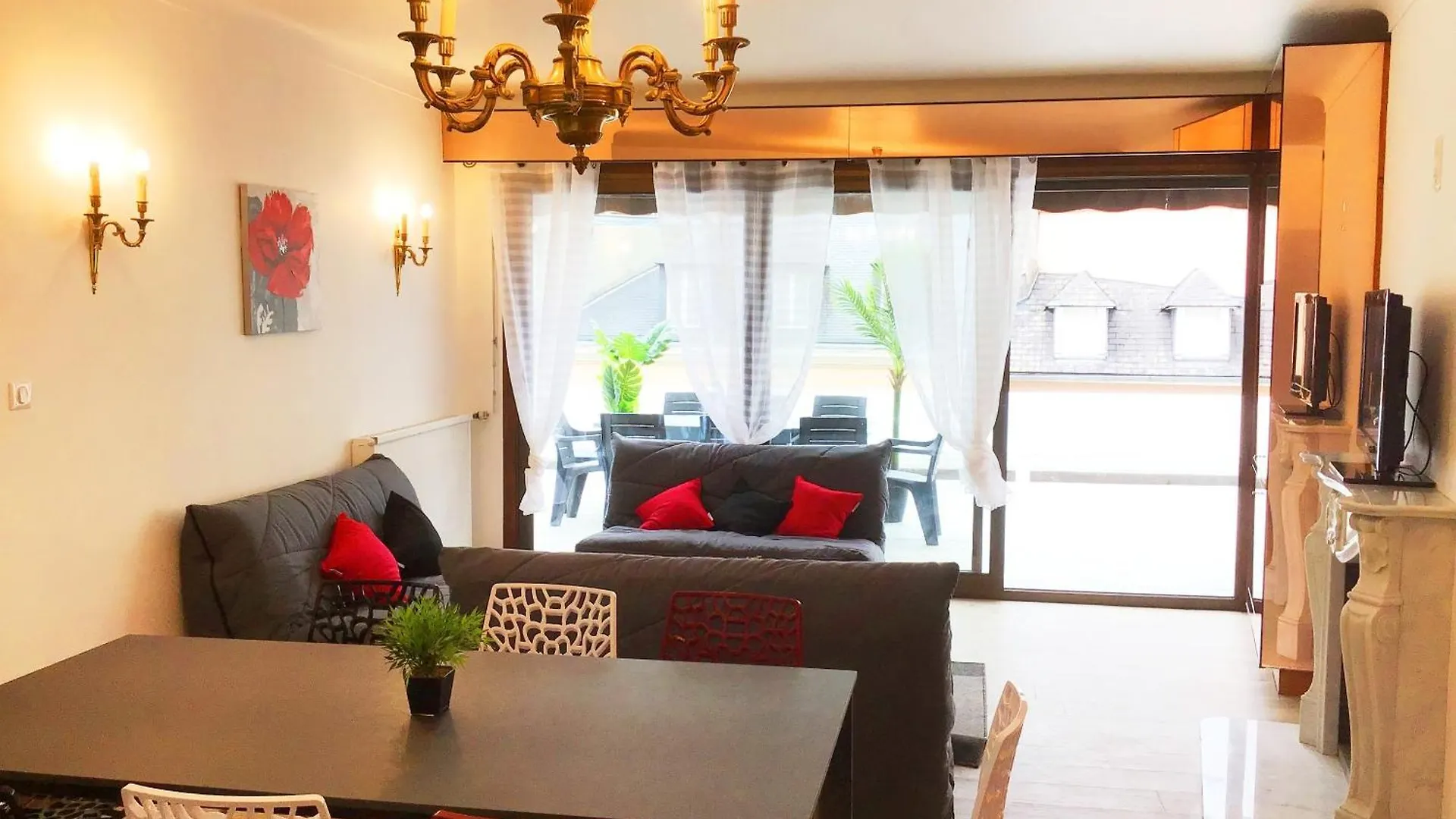 Appartement Le Soleil 140 M2 Climatise Parking Prive Proche Sanctuaires Lourdes