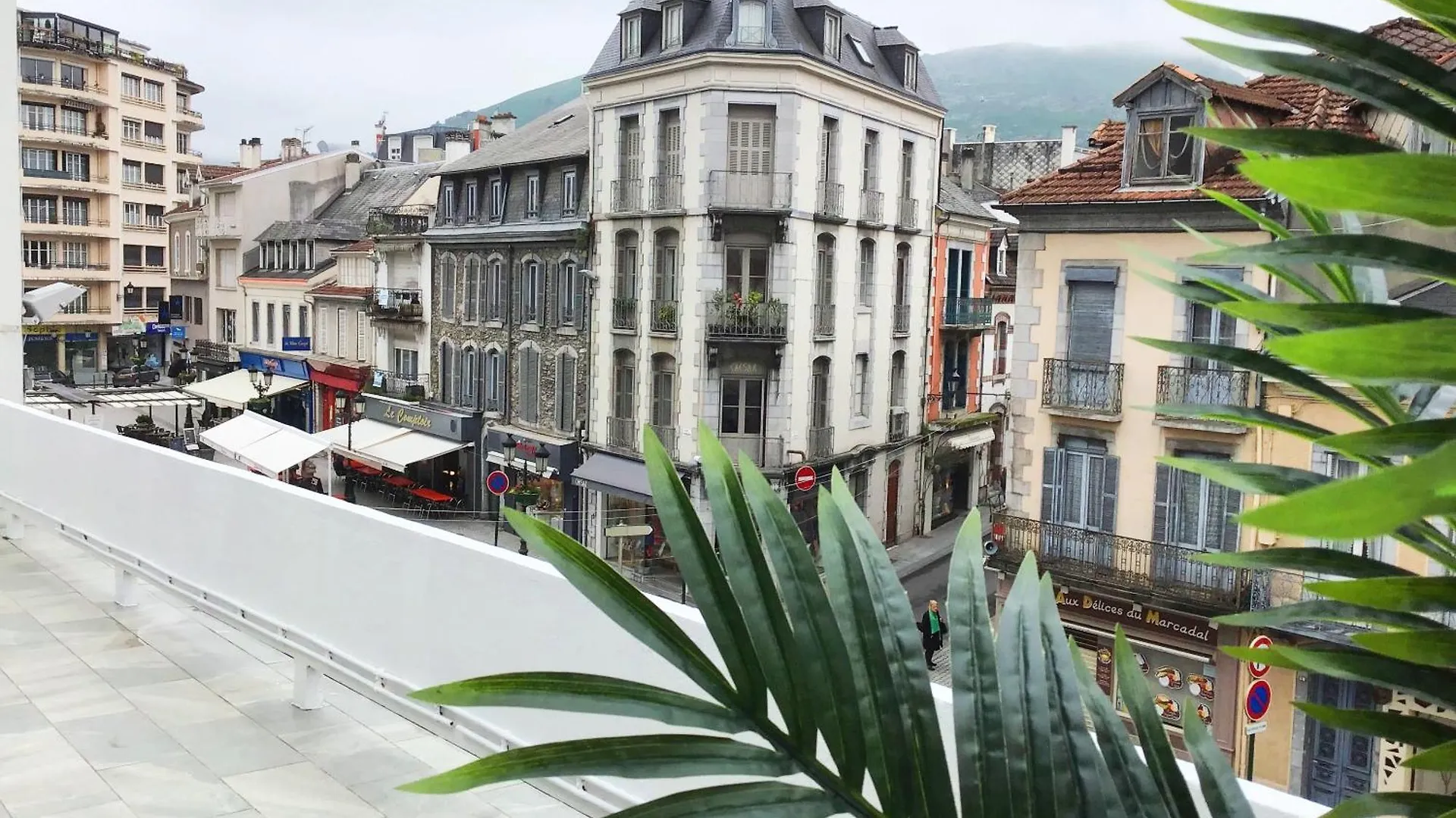 Appartement Le Soleil 140 M2 Climatise Parking Prive Proche Sanctuaires Lourdes Lejlighed